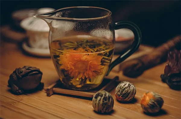 もう迷わない！10月に剪定すべき8つの植物とその理由