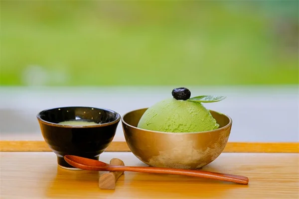舗装の隙間の雑草を完全に枯らす！僕が試した8つの方法